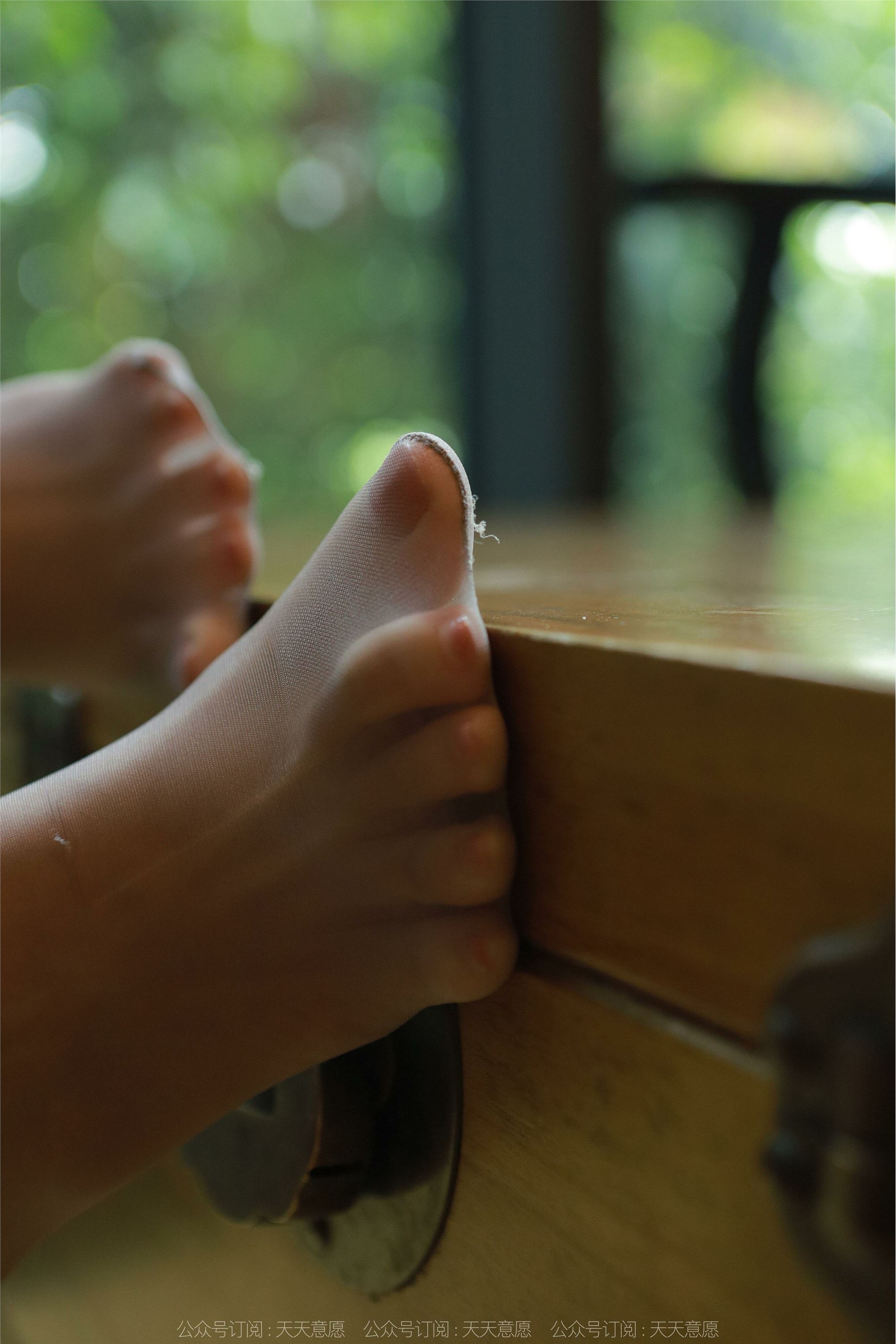 IESS异思趣向  2022.11.02 丝享家 1256 团团《长腿包臀裙》